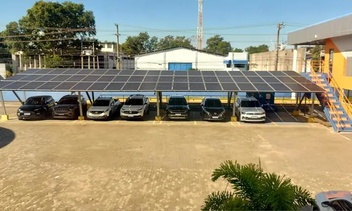 Projeto 1 de carport solar instalado pela Fotovoltaica Rio Preto