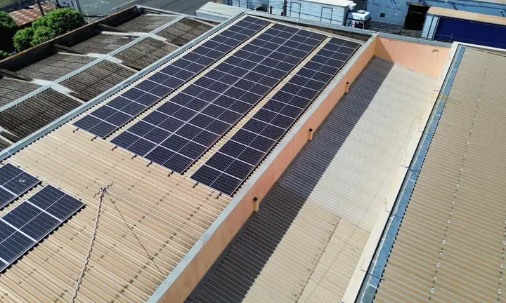 Projeto 1 de sistema fotovoltaico comercial instalado pela Fotovoltaica Rio Preto