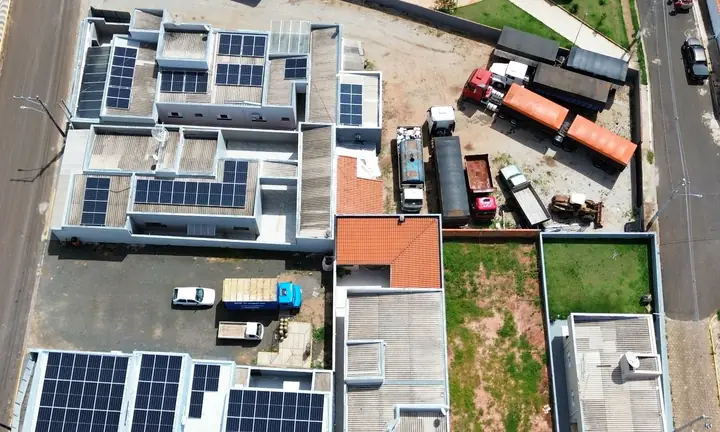 Projeto 6 de sistema fotovoltaico comercial instalado pela Fotovoltaica Rio Preto