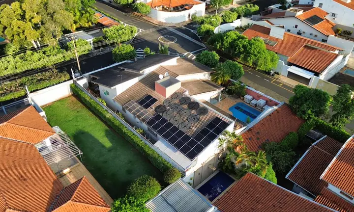 Projeto 1 de sistema fotovoltaico residencial instalado pela Fotovoltaica Rio Preto